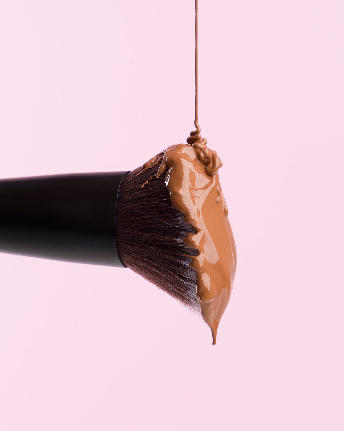 How to Clean Makeup Brushes and Sponges Properly